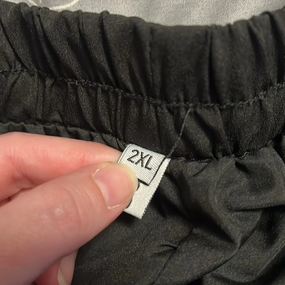 🌷2X black pleated skirt🌷 - Picture 3 of 5